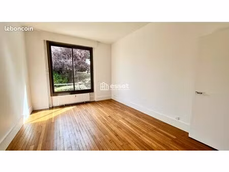 appartement 2 51m² à louer 1330 - saint cloud 92210