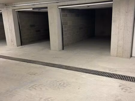 loue plusieurs garages à lucciana