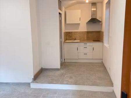 studio renove -dpc c-centre historique-pertuis