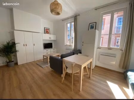 le petit minimes  au bord du canal du midi