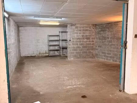 a louer grand box de stockage de 50 m²
