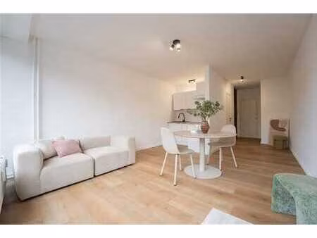 studio complètement remis à neuf !