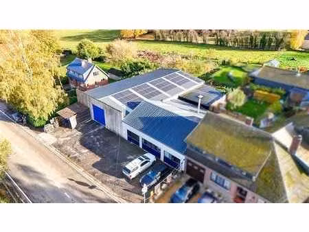 grand entrepôt avec bureaux & parkings !