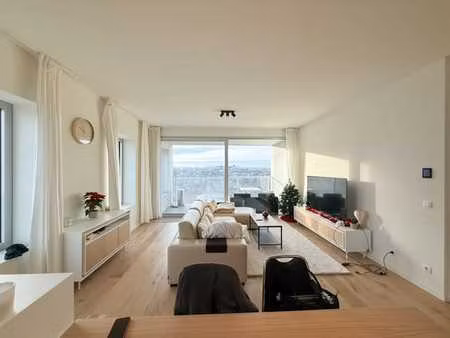 appartement moderne en coin avec vue magnifique