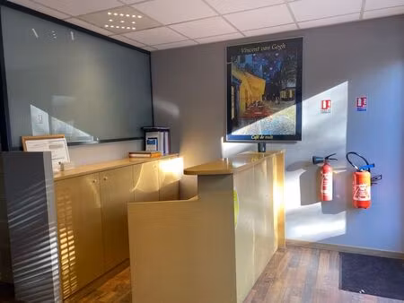 location commerce 77 m² à clamart (92140)