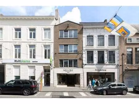 centraal gelegen handelszaak met hoog zichtbaarheidsgehalte