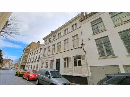 karaktervolle herenwoning met 3 slaapkamers en patio te k...