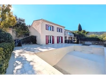 charmante propriété profitant d'une vue panoramique au calme e