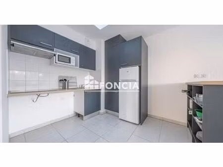 au coeur de la ville au pied du ter et tramway appartement avec terrasse