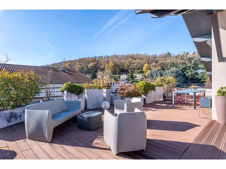exceptionnel toit-terrasse de 152 m² + 110 m² d’extérieur