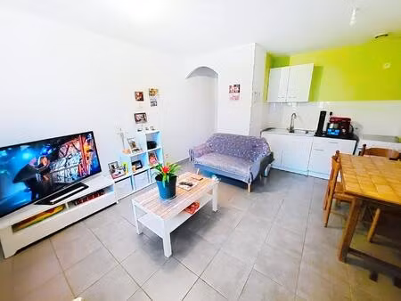 au coeur de morestel  appartement t2 de 29 89 m² avec cour privée & place de parking loué