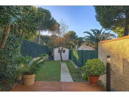 exclusivité – studio avec grand extérieur et parking privatif – sanary-sur-mer (résidence 