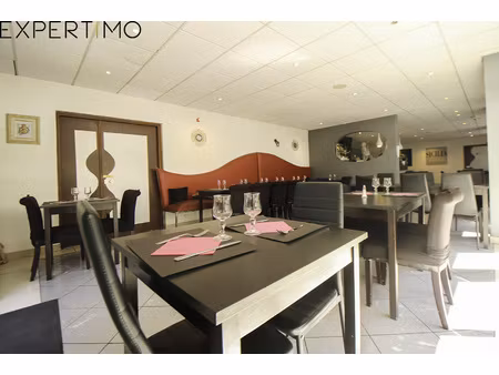 montpellier  antigone  murs de 220 m2 avec une terrasse de 2