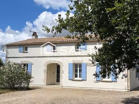 jolie maison contemporaine de style charentaise