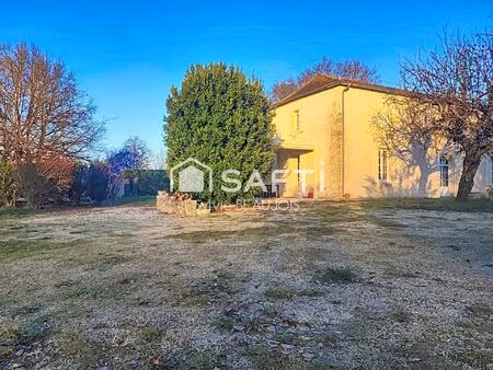 demeure en pierre  piscine et beau jardin
