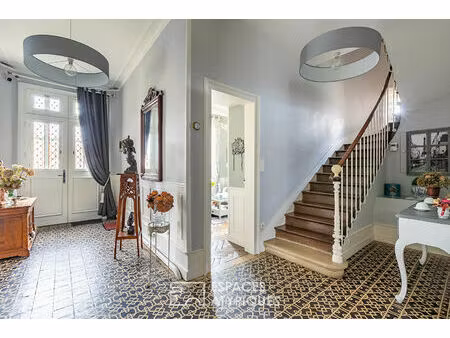 maison de maître rénovée avec parc et dépendances