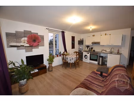 location appartement 3 pièces 59 m² à roquemaure (30150)  715 €