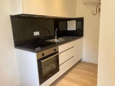 location appartement 1 pièce 21 m² à versailles (78000)  765 €