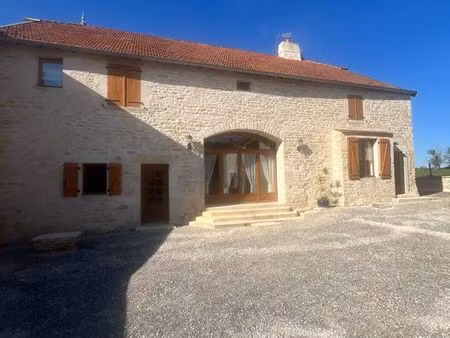 maison en pierre avec dépendance