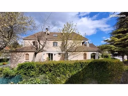 demeure d'exception sur grand terrain  vieux pays  domotisée