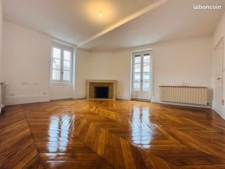 appartement haussmannien - t3 - entièrement rénové