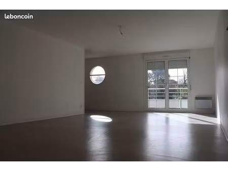 a louer centre ville t4 avec place parking