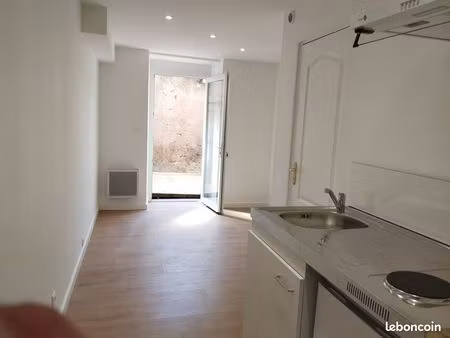 studio 12m2 avec terrasse plein centre st philbert de grand lieu 299