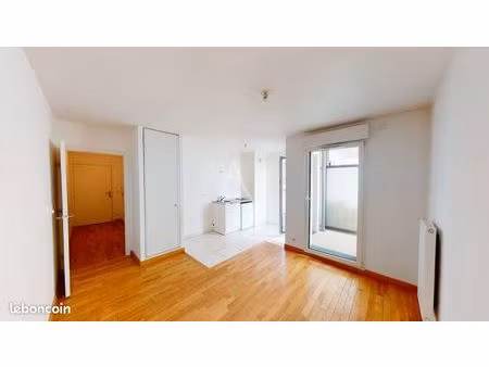 studio 1 pièce 28 m²