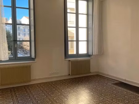 t3 au calme proche mairie