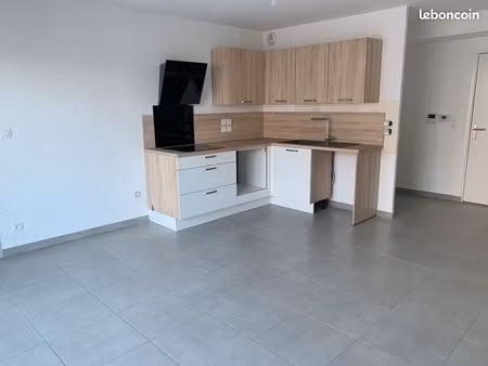 irigny - t2 de 44m2 neuf avec balcon et garage