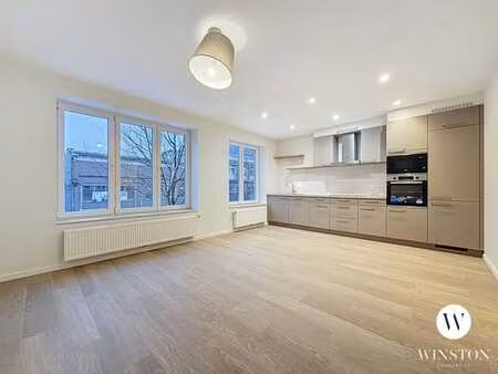 appartement de 2 chambres entièrement rénové avec balcon