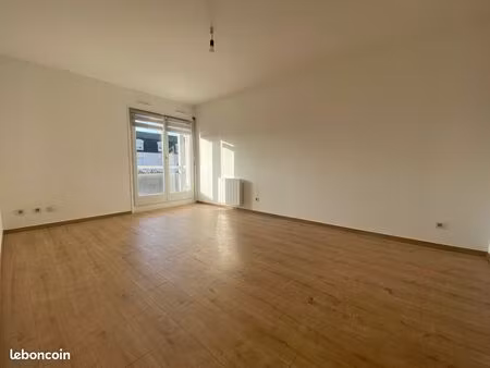 pfastatt - lumineux studio avec balcon