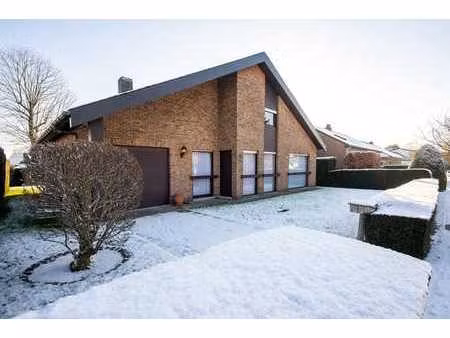 zeer ruime vrijstaande woning met 3 slaapkamers en uitbre...