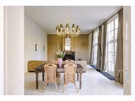 maison de ville de classe avec potentiel professionnel