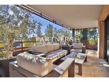 location appartement 2 pièces 57 m² à aix-en-provence (13090)  1 400 €