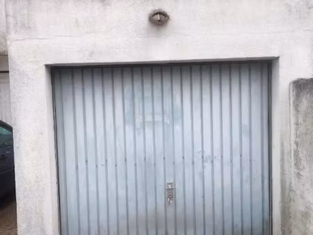 location parking 12.75 m² à agde (34300)  113 €