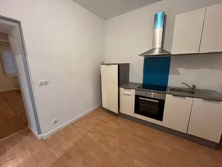 location appartement 2 pièces à châteaulin (29150) : à louer 2 pièces / 42m² châteaulin