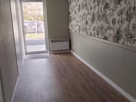 location locaux professionnels 4 pièces 84 m² à la roche-sur-yon (85000)  900 €