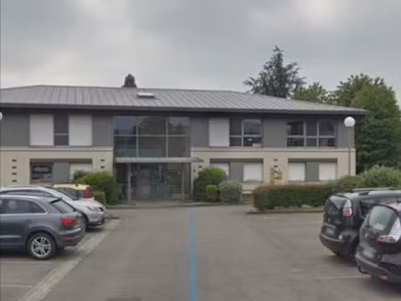 location locaux professionnels à magny-le-hongre (77700)  770 €