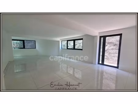 location locaux professionnels 1 pièce 50 m² à fort de france (97200)  1 100 €