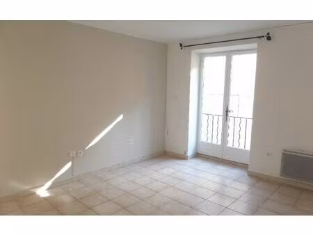 location appartement  m² t-2 à cadenet  535 €