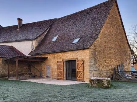 conversion récente de la grange dans le village de dordogne