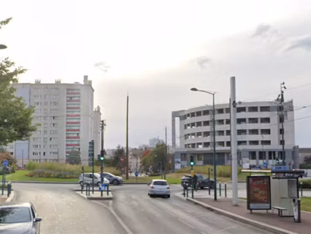 location locaux professionnels 250 m² à gennevilliers (92230)  68 400 €