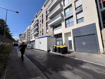 location locaux professionnels 58 m² à villejuif (94800)  33 600 €