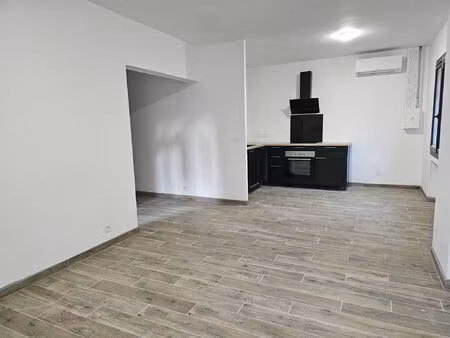location appartement 2 pièces 47 m² à vitrolles (13127)