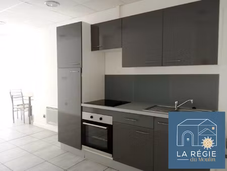 grand t1 - au centre de chirens - proche des commodites