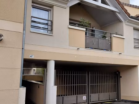 lisses appartement f2 en rez de jardin libre de suite