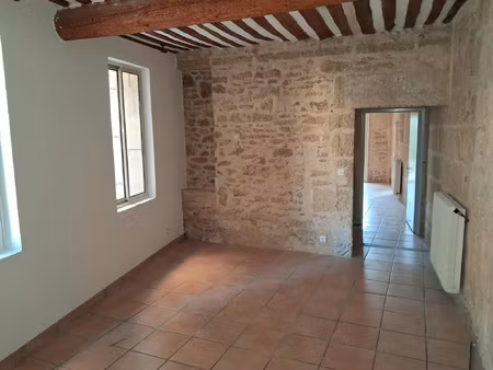 location - appartement rénové en r+1 t2 de 154 m2 avec terra