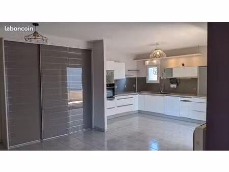 t3 + terrasse + balcon + parking – les cayrets - disponible rapidement