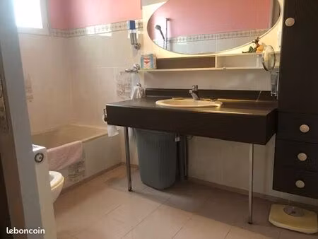 loue chambre meublée